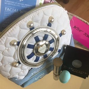 Makeup Bundle, Betsy Johnson, Laroc, Anastasia